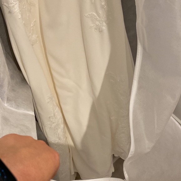 Essence of Australia ivory wedding gown (FINAL PRICE✨) - Picture 10 of 14
